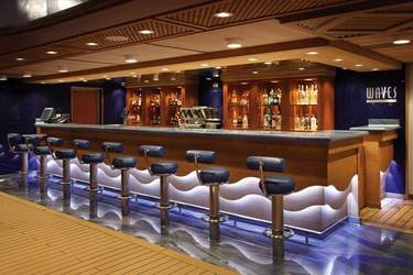 Oceania Cruises Waves Bar 2.jpg
